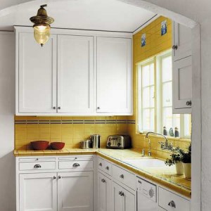 Дизайн и планировка маленькой кухни в частном доме на даче