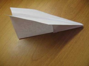 Как сделать из бумаги самолетик?