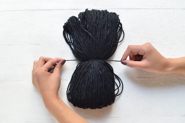Как сделать кисточки на шарф: создаём броский и крупный акцент своими руками