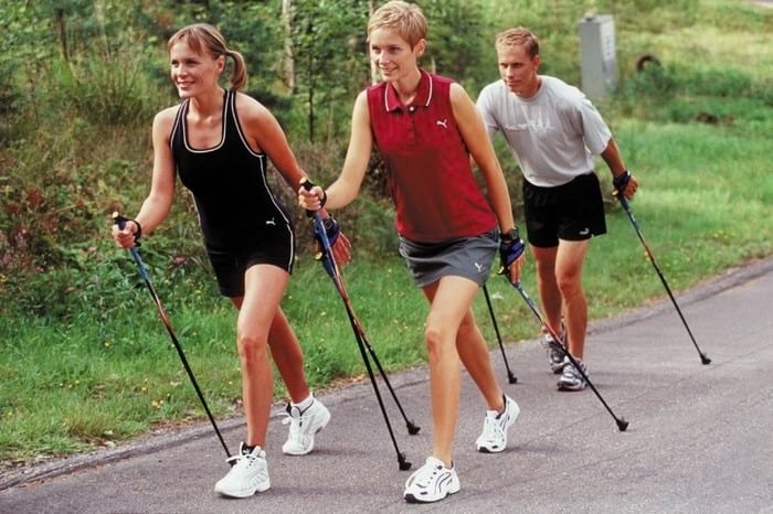 Скандинавская ходьба с палками: техника для пожилых и не только, польза, как похудеть