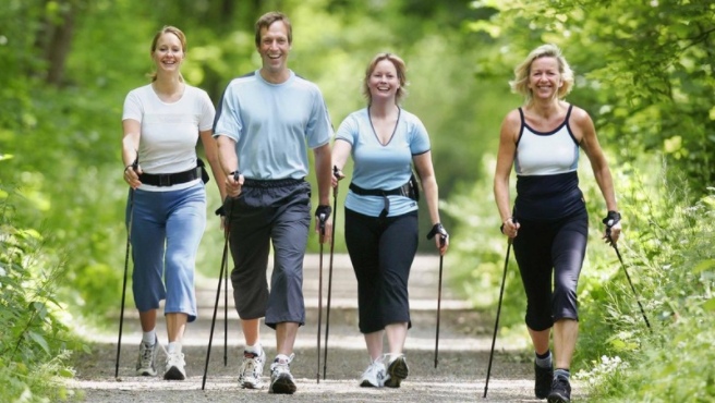 Скандинавская ходьба с палками: техника для пожилых и не только, польза, как похудеть